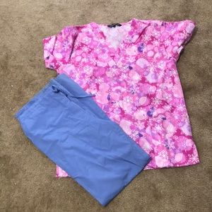 Size small scrub set